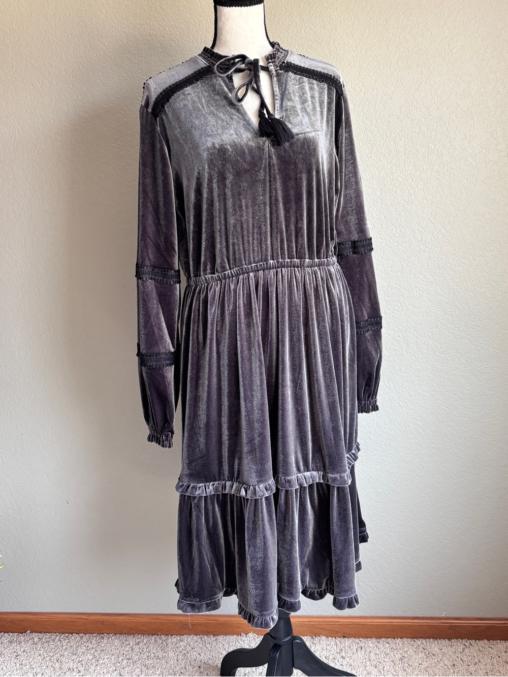 Kate & Sam Velvet Long-Sleeve Tiered Dress with Tassel Tie in Charcoal women’s L